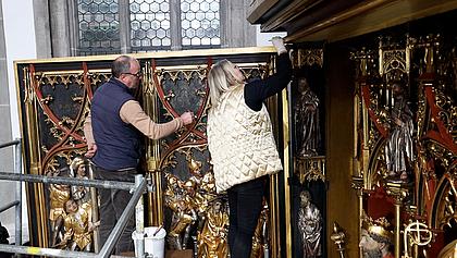 Was die Kirchenmaler vor der Domeröffnung im Herbst noch zu tun haben. Foto: Johannes Heim. 